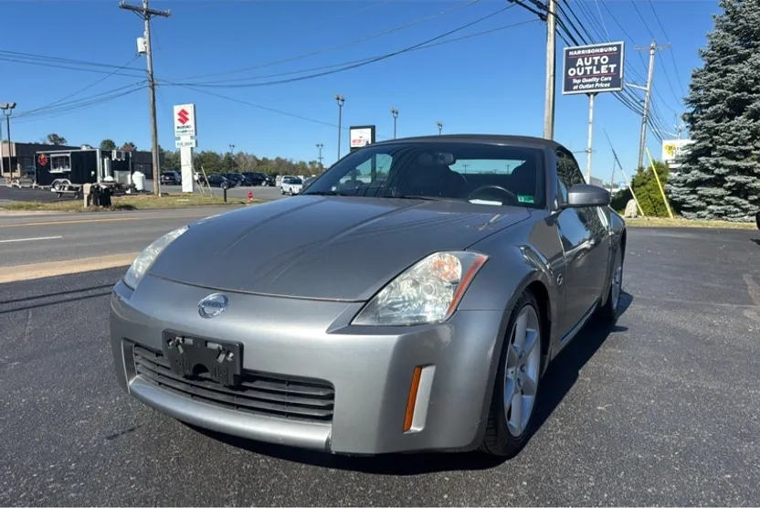 2005 Nissan 350Z Touring photo 1