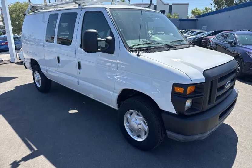 2011 Ford E-250 photo 1