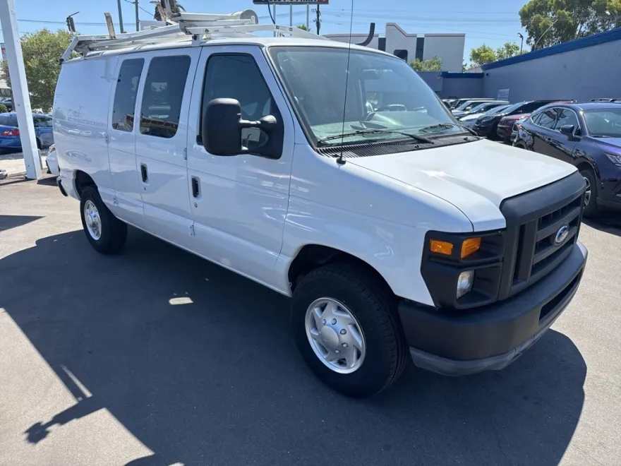 2011 Ford E-250 photo 1