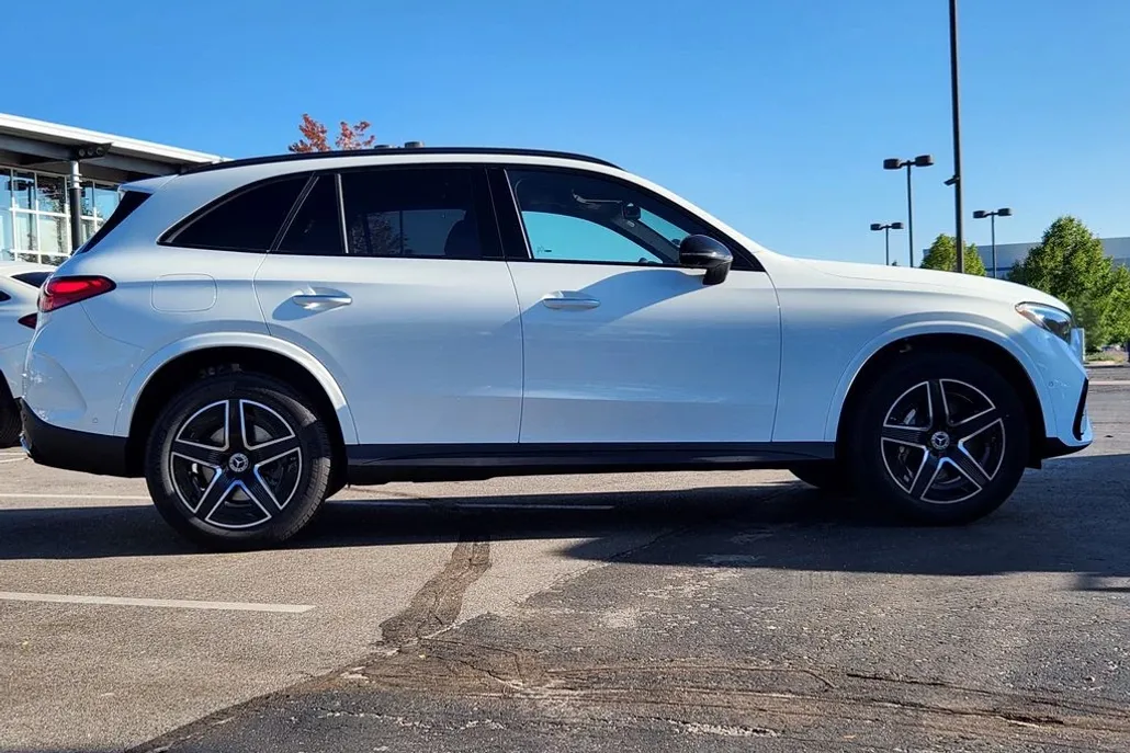 2026 Mercedes Benz GLC 300 4MATIC photo 1