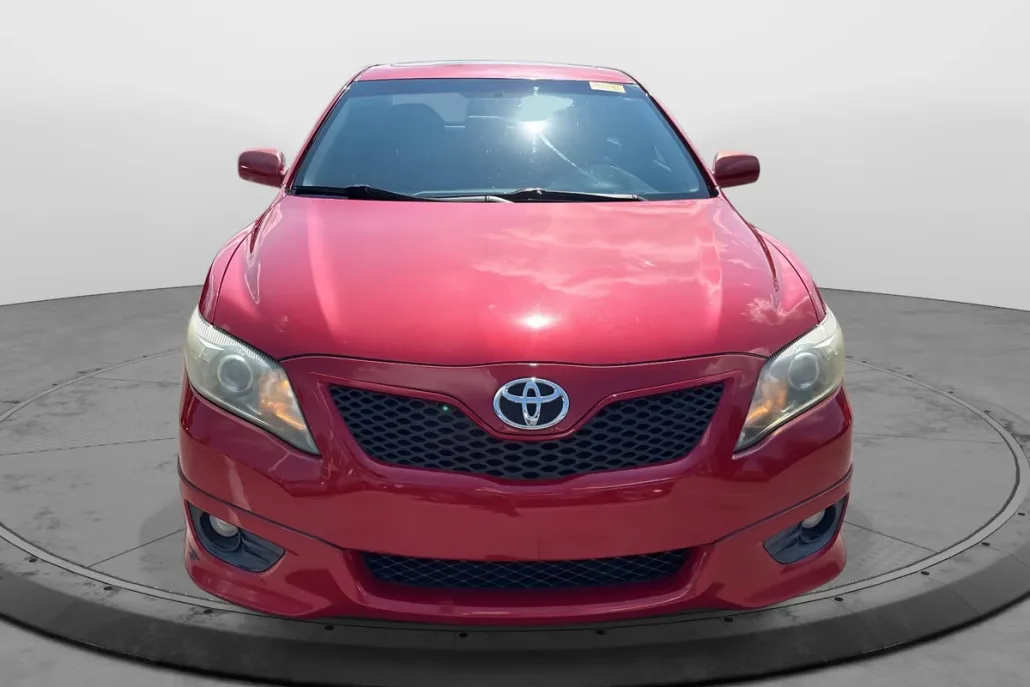 2011 Toyota Camry SE photo 1