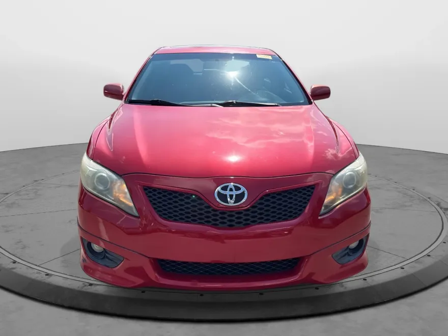 2011 Toyota Camry SE photo 1
