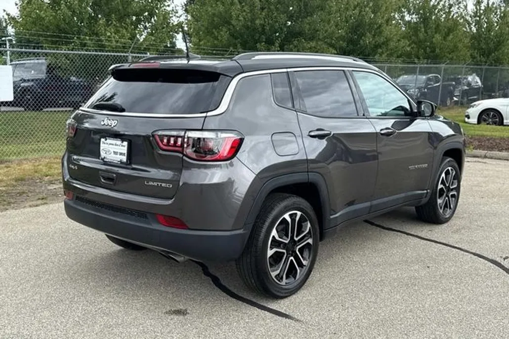 2022 Jeep Compass Limited photo 1
