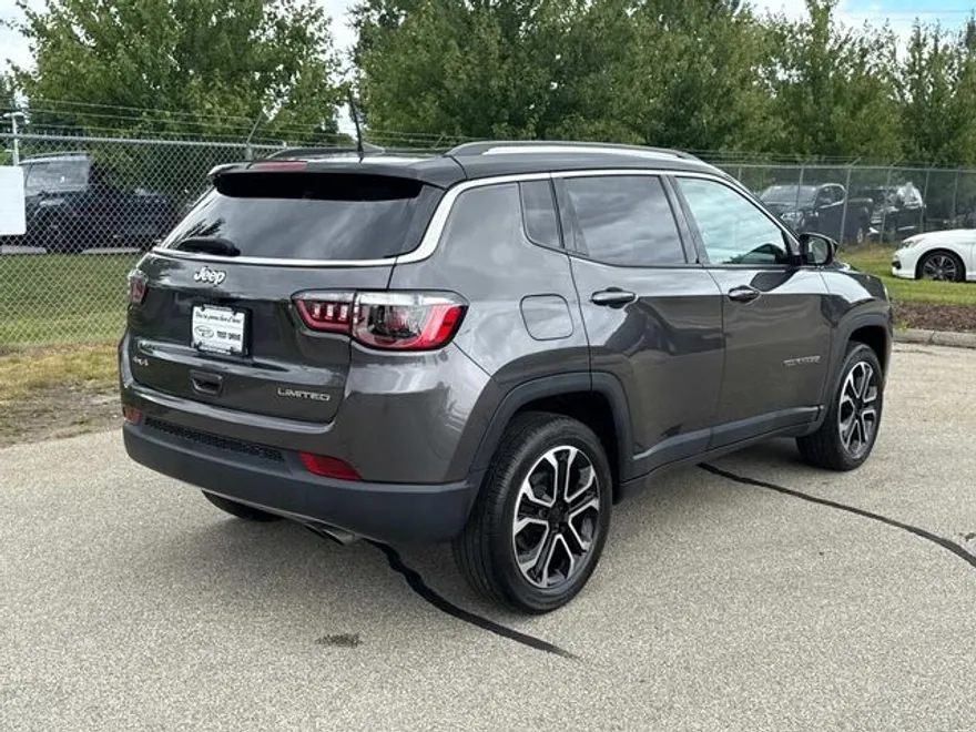 2022 Jeep Compass Limited photo 1