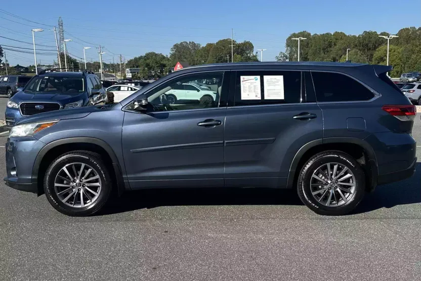 2017 Toyota Highlander XLE photo 1