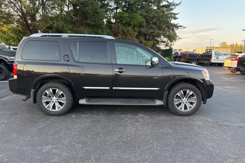 2015 Nissan Armada SL photo 1