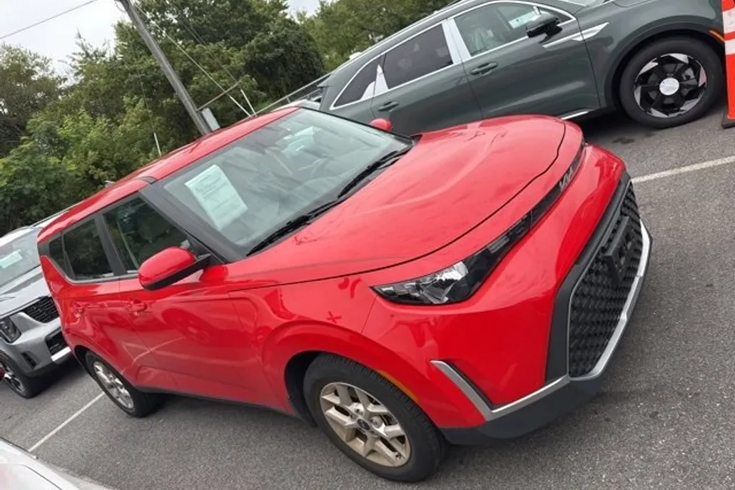 2023 Kia Soul LX photo 1