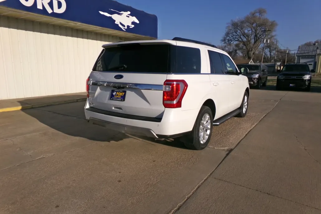 2021 Ford Expedition XLT photo 1