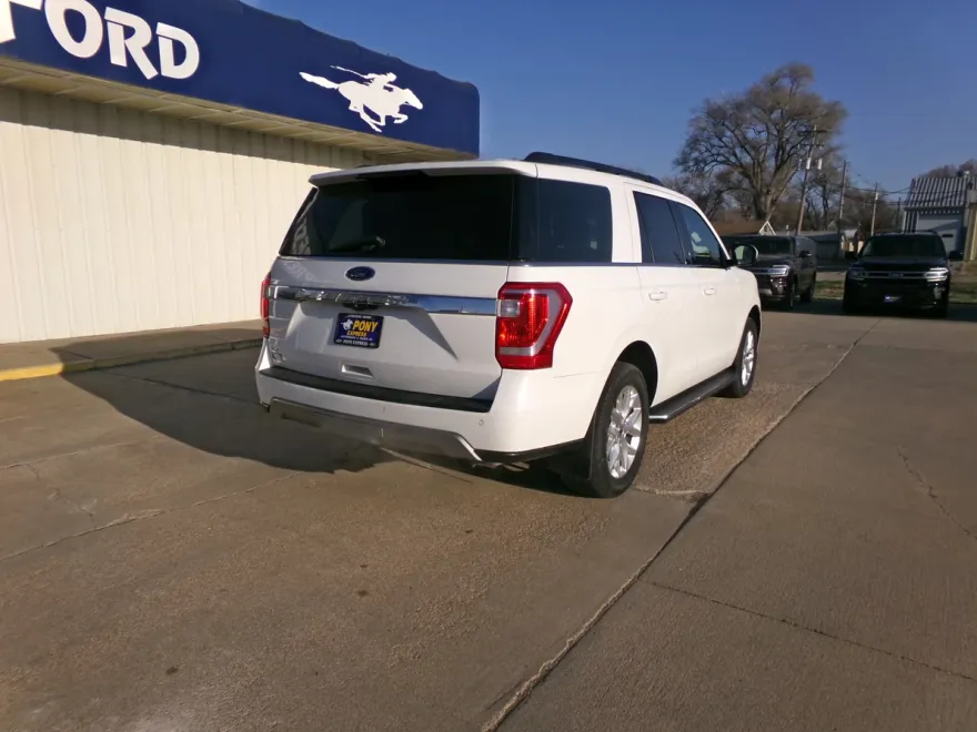 2021 Ford Expedition XLT photo 1