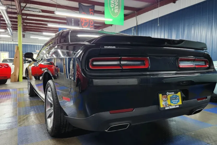 2019 Dodge Challenger SXT photo 1