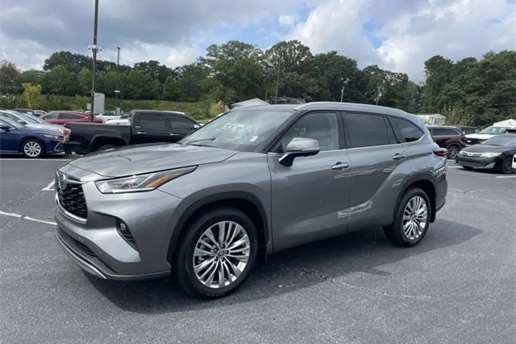 2025 Toyota Highlander Platinum photo 1