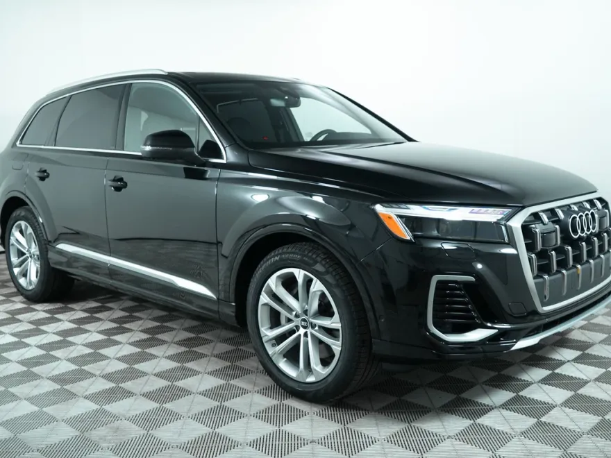 2025 Audi Q7 55 Prestige photo 1
