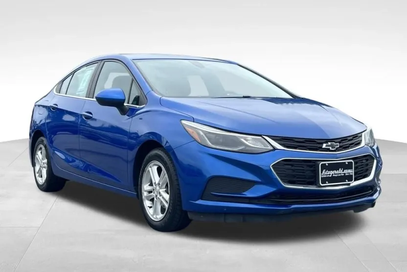 2018 Chevrolet Cruze LT photo 1