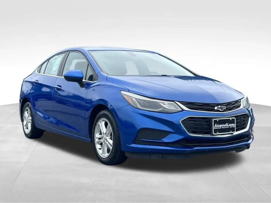 2018 Chevrolet Cruze LT photo 1