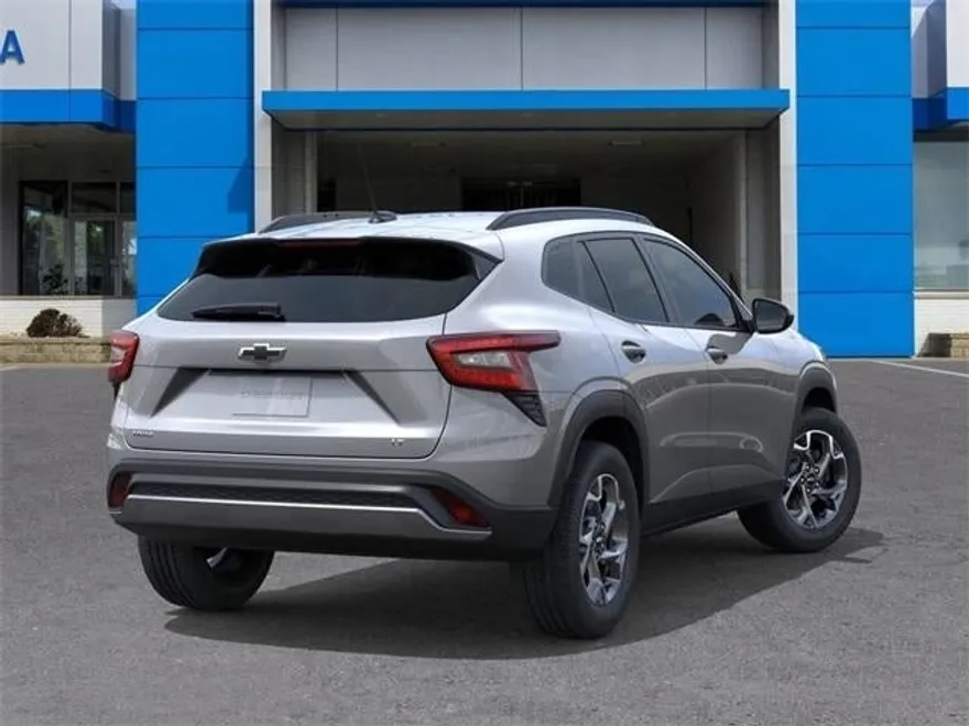 2025 Chevrolet Trax LT photo 1