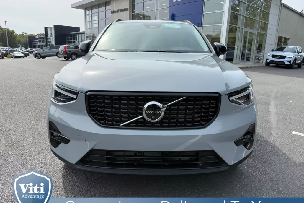 2026 Volvo XC40 Plus photo 1