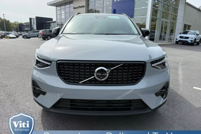 2026 Volvo XC40 Plus photo 1