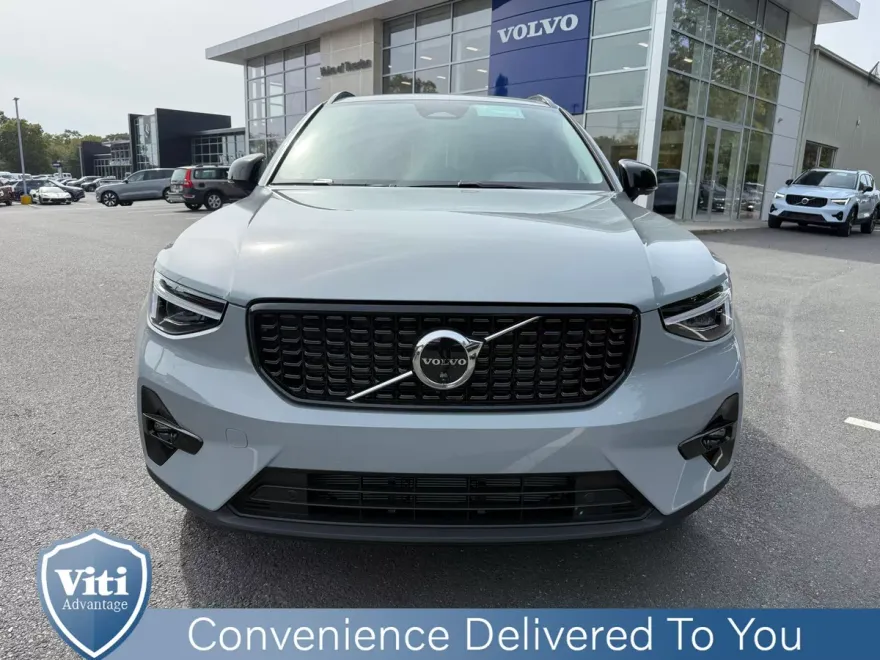 2026 Volvo XC40 Plus photo 1