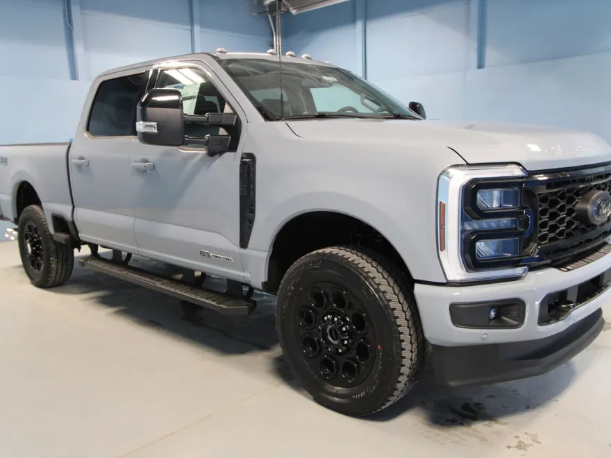 2025 Ford F-250 Lariat photo 1