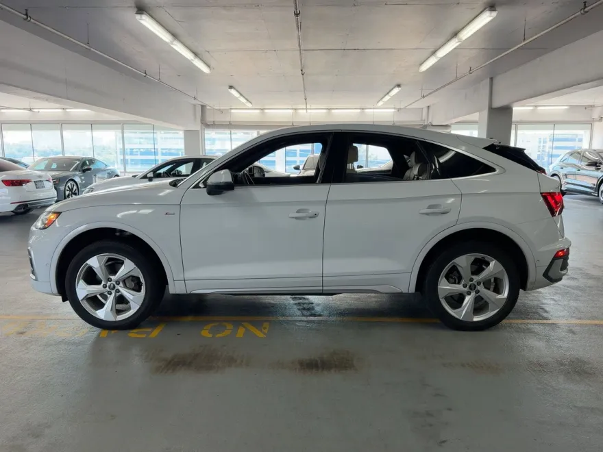 2022 Audi Q5 Sportback S line Prestige photo 1