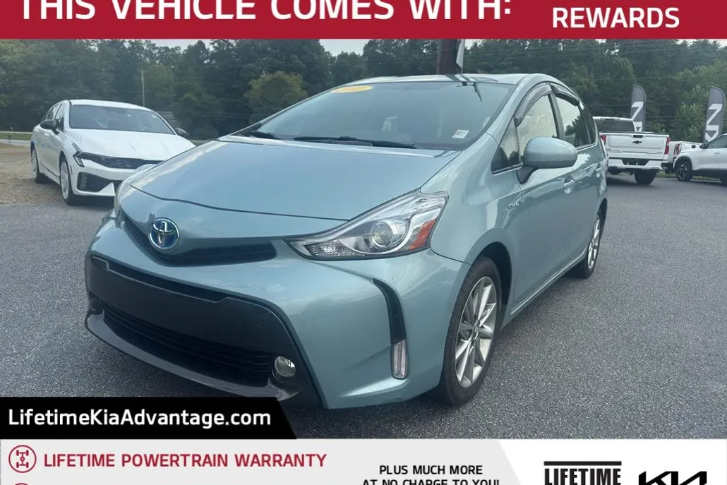 2017 Toyota Prius V Five photo 1