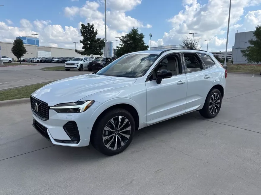 2023 Volvo XC60 B5 Plus photo 1