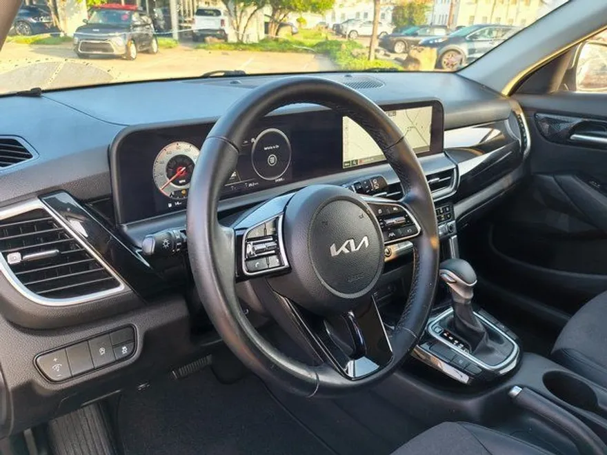 2024 Kia Seltos S photo 1