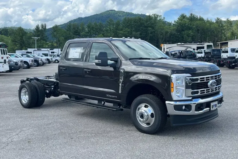 2025 Ford F-350 XLT photo 1