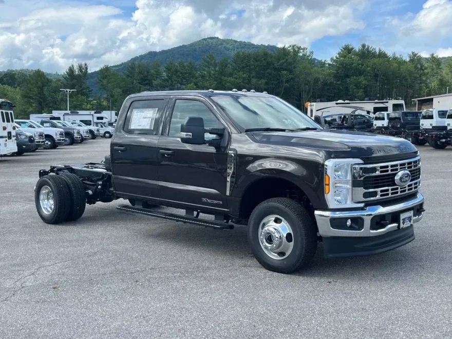 2025 Ford F-350 XLT photo 1