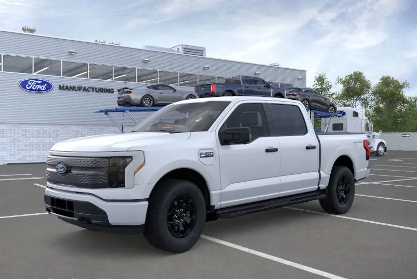 2025 Ford F-150 Lightning XLT photo 1