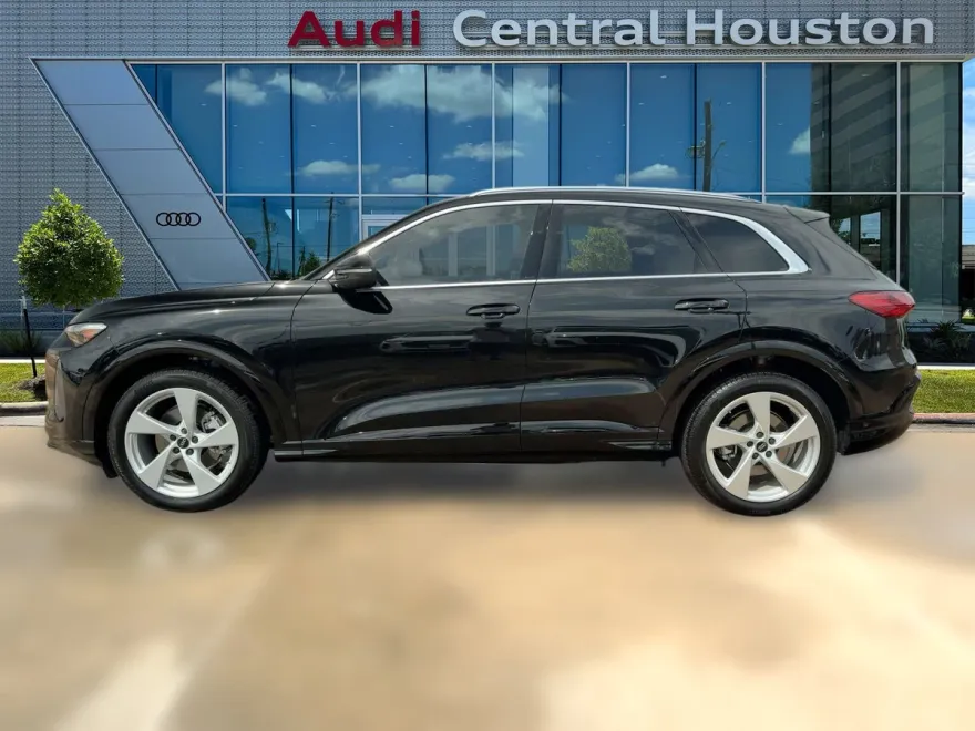 2025 Audi Q5 2.0T Prestige photo 1