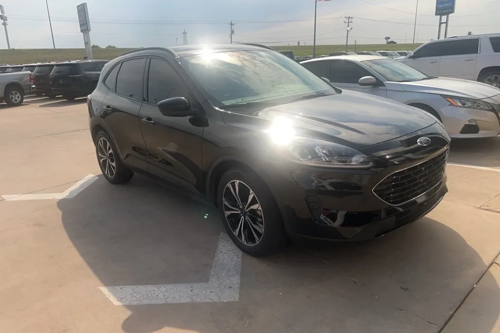 2021 Ford Escape SE Hybrid photo 1