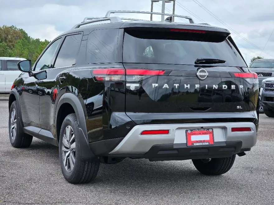 2025 Nissan Pathfinder SL photo 1