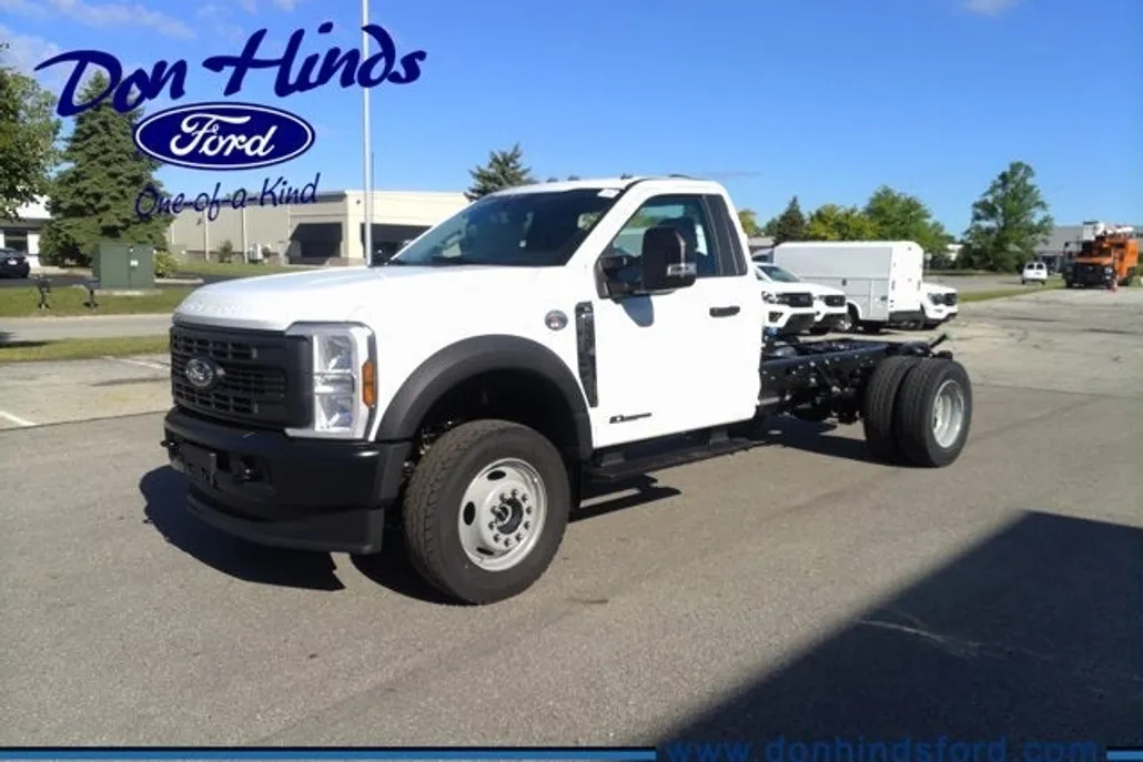 2025 Ford F-600 photo 1