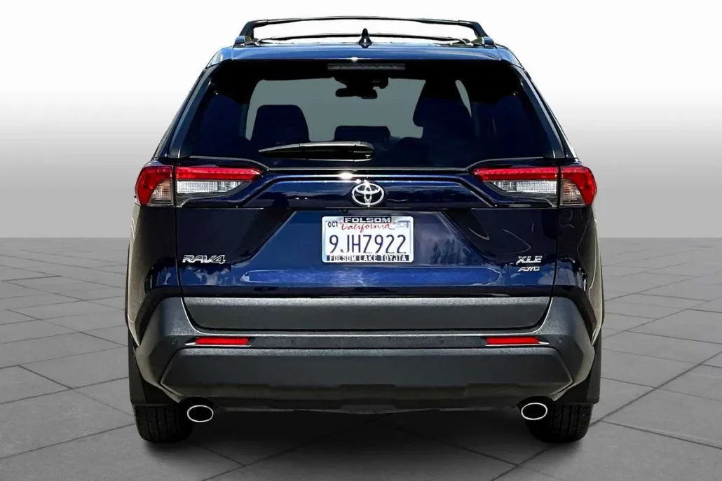 2023 Toyota RAV4 XLE Premium photo 1