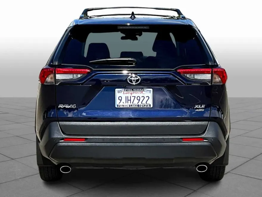 2023 Toyota RAV4 XLE Premium photo 1