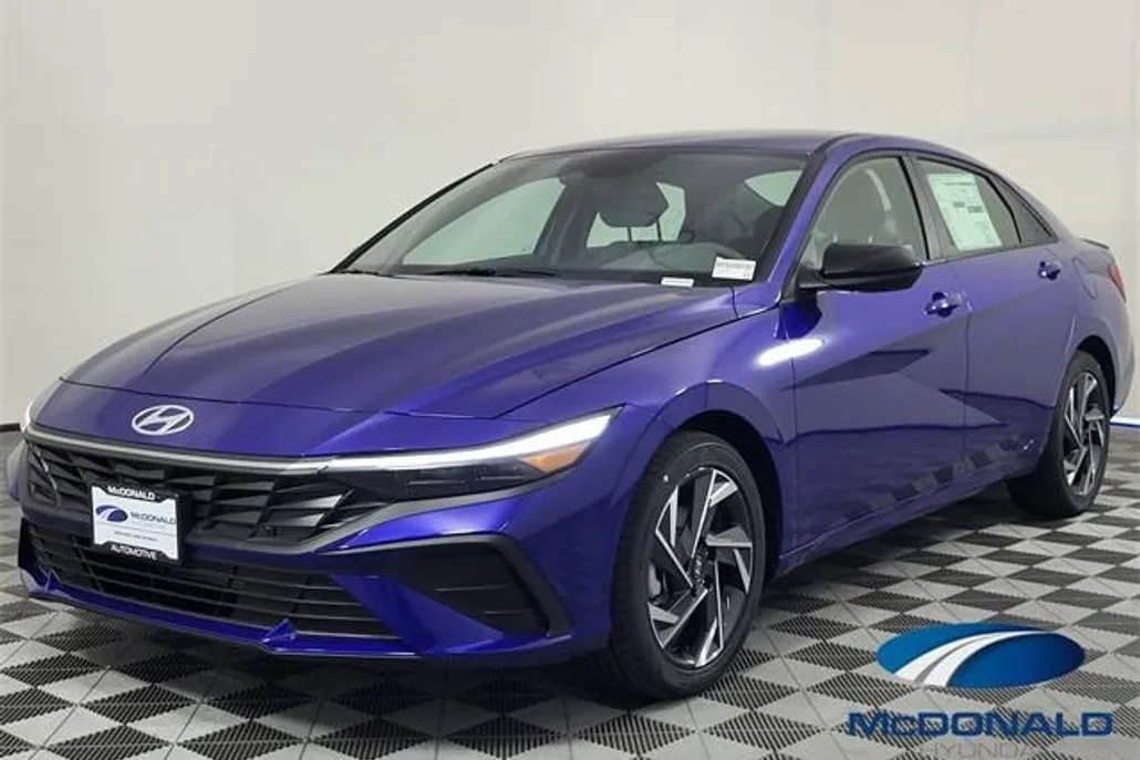2025 Hyundai Elantra SEL Sport photo 1