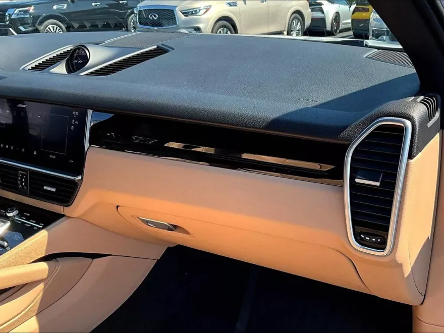 2023 Porsche Cayenne Platinum Edition photo 17
