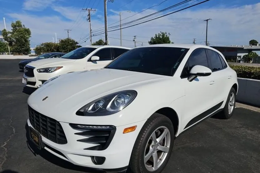 2018 Porsche Macan Base photo 1