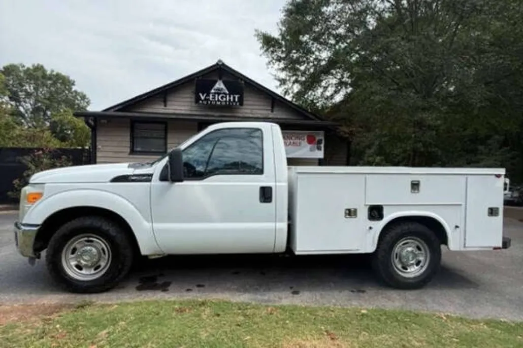 2011 Ford F-250 XLT photo 1