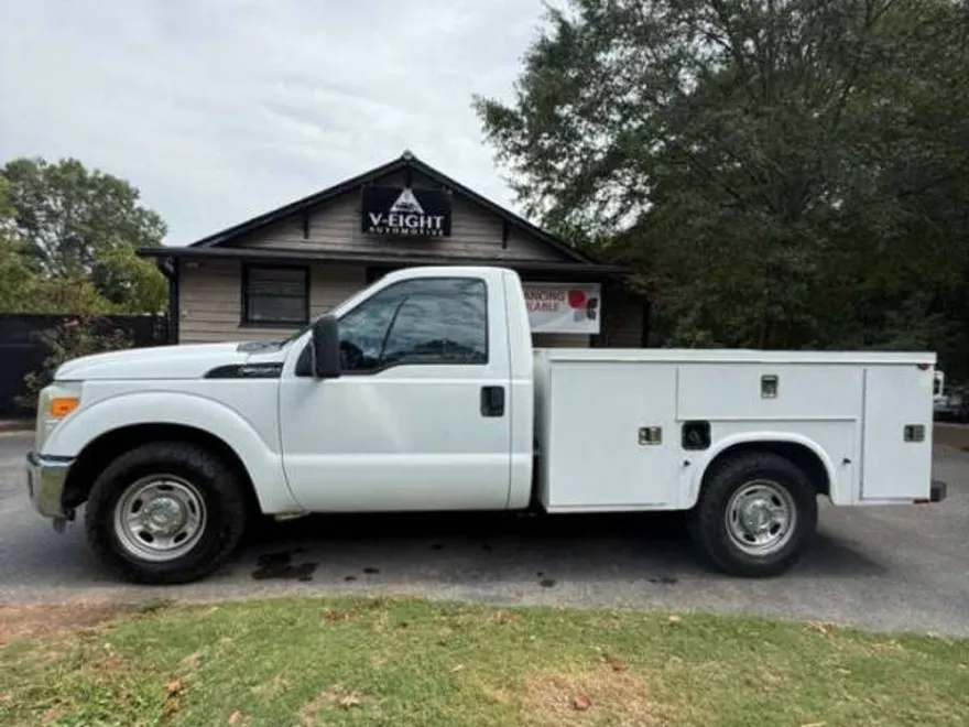 2011 Ford F-250 XLT photo 1