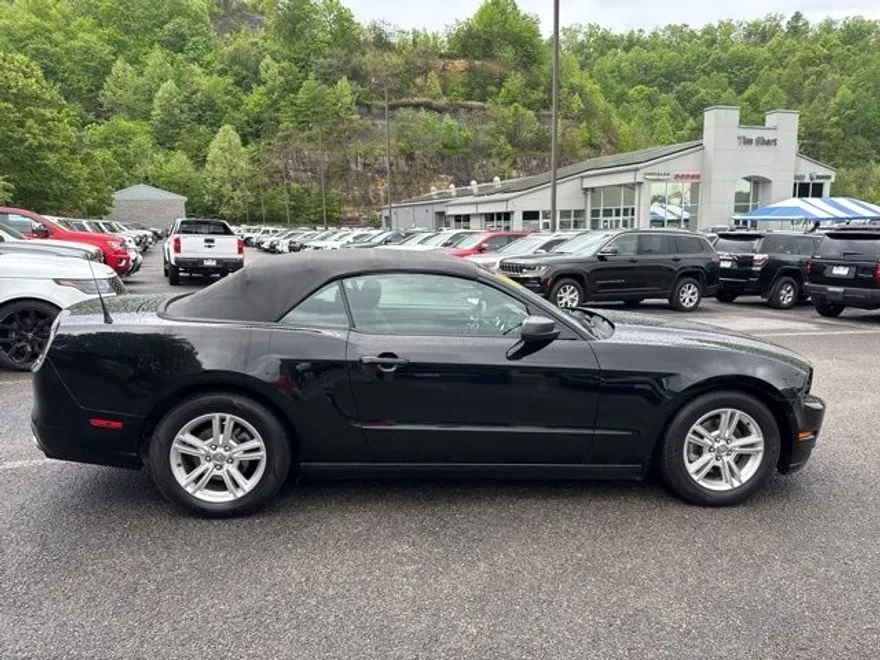 2014 Ford Mustang Convertible photo 1