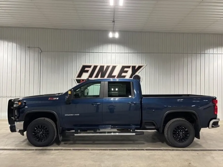 2022 Chevrolet Silverado 3500HD LT photo 1