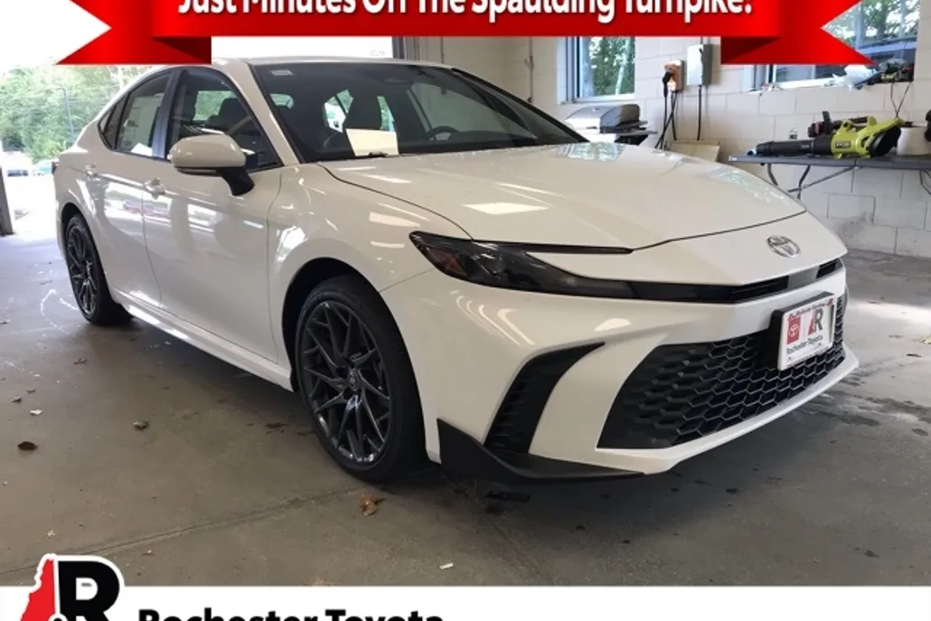 2025 Toyota Camry SE photo 1