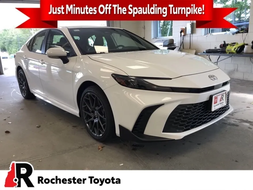 2025 Toyota Camry SE photo 1
