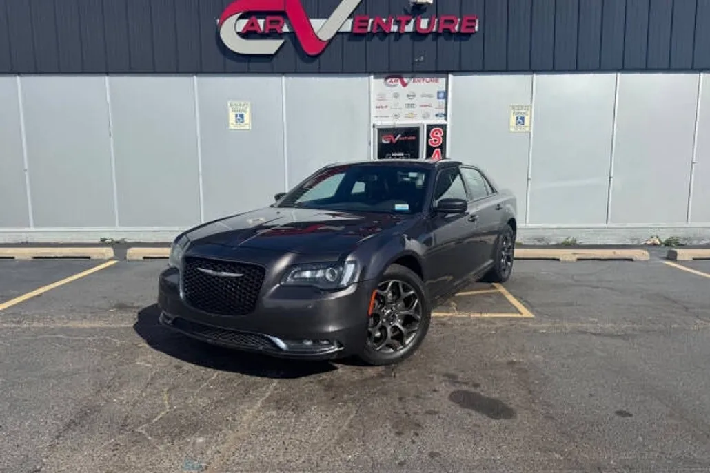 2017 Chrysler 300 S photo 1