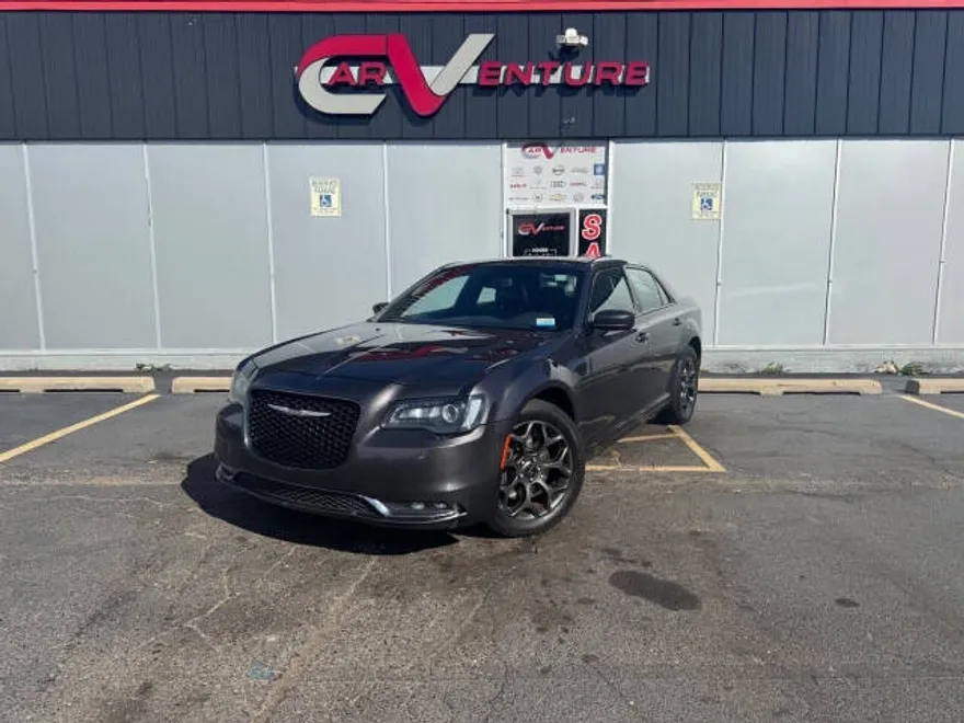 2017 Chrysler 300 S photo 1