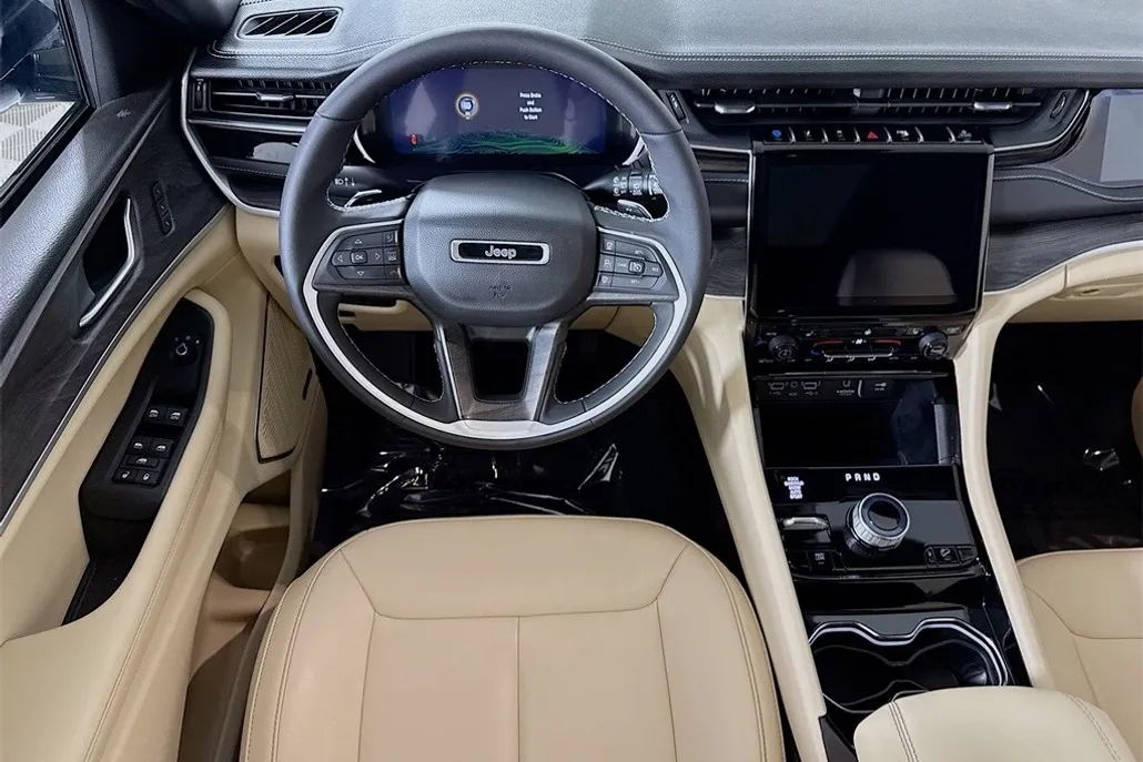 2023 Jeep Cherokee 4xe photo 1