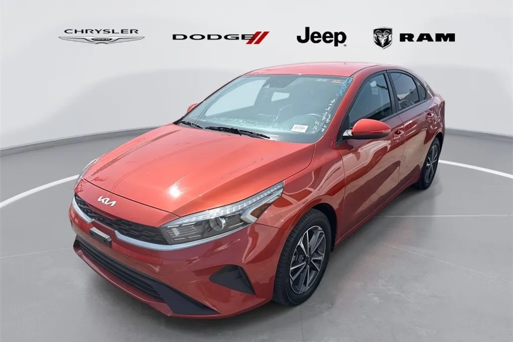 2022 Kia Forte LXS photo 1