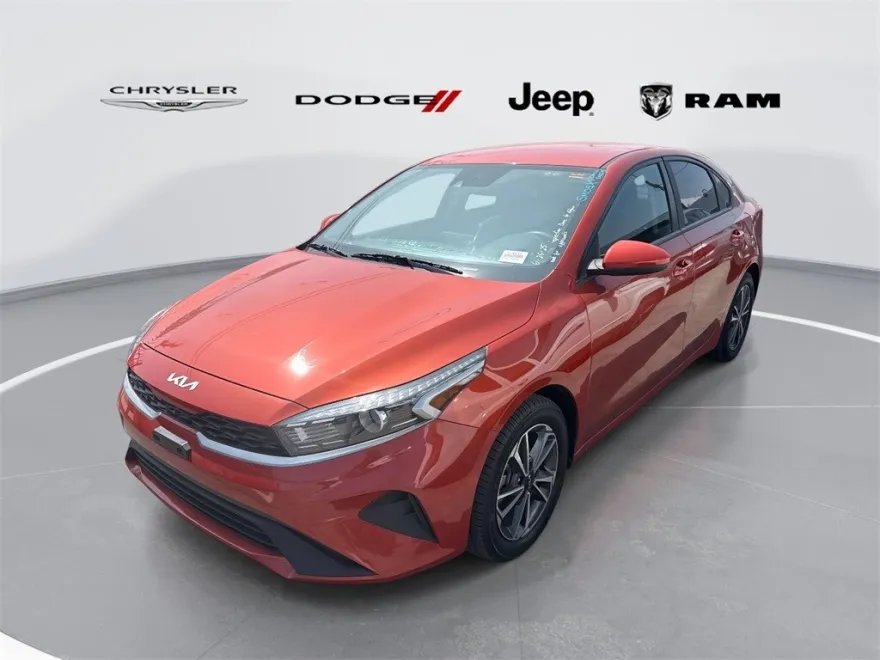 2022 Kia Forte LXS photo 1